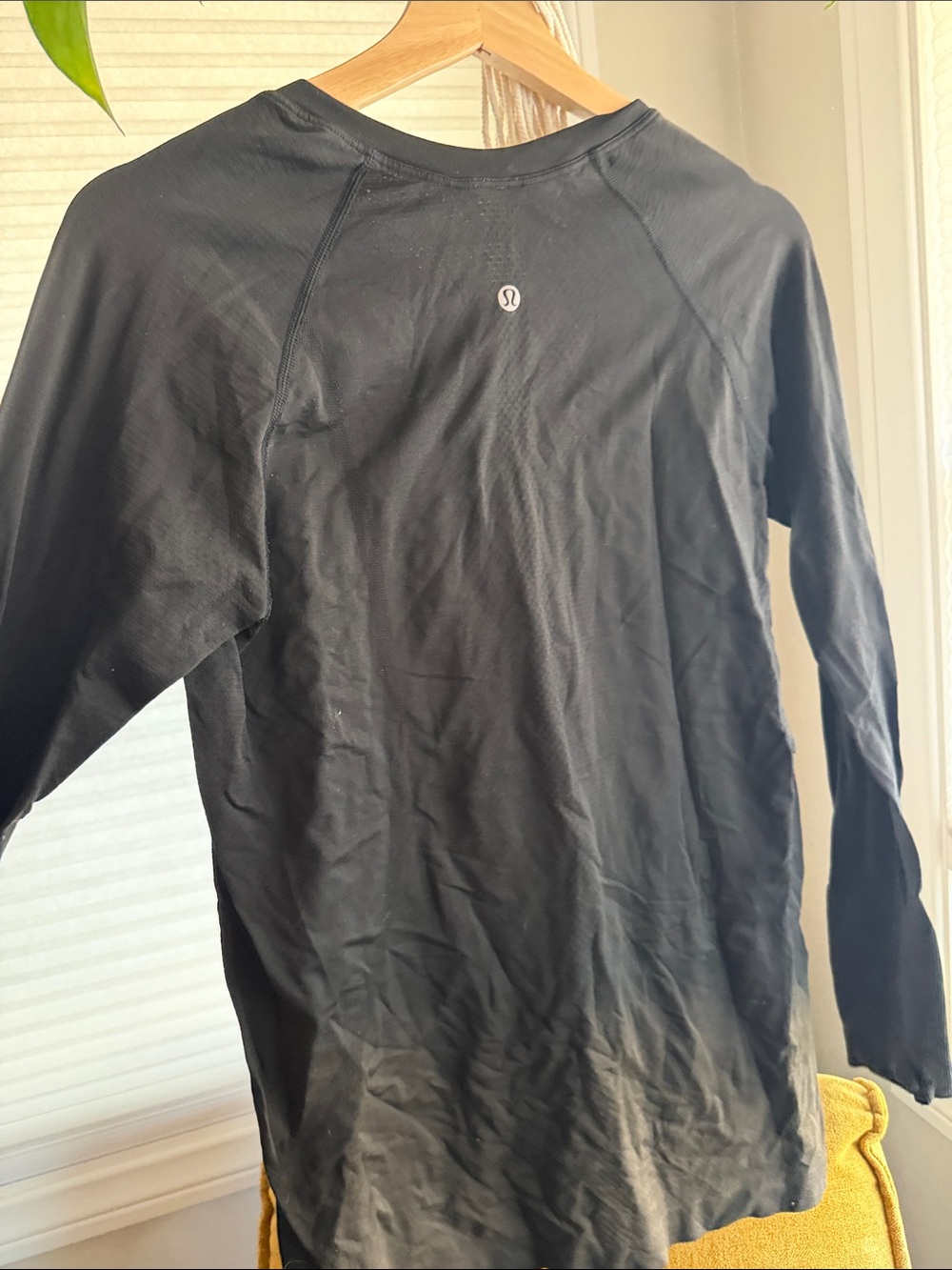 lululemon athletica women’s black Long-Sleeve swiftly